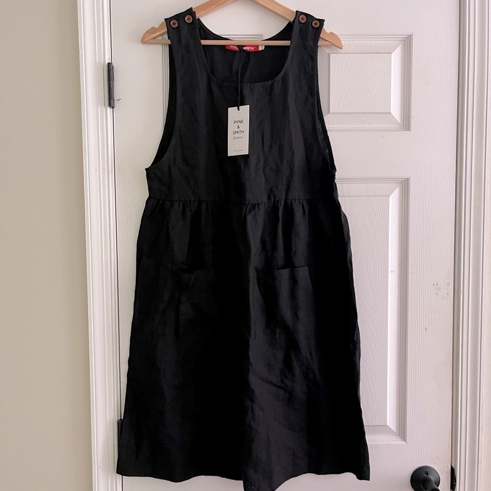 Pyne & Smith Black Pinnie M nwt